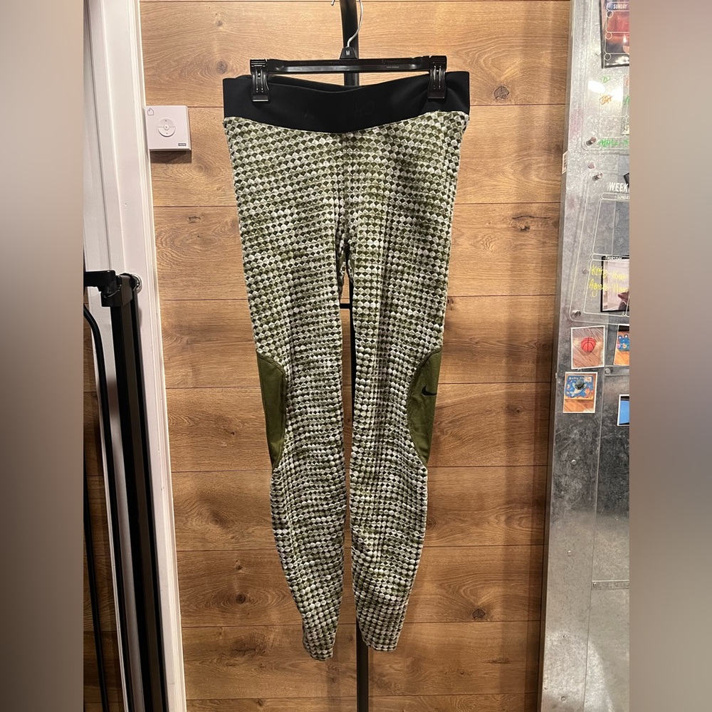 Nike Pro Hyperwarm Leggings – Size XL (Women’s)